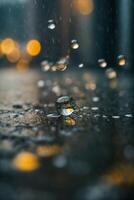 gotas de lluvia en el la carretera a noche foto