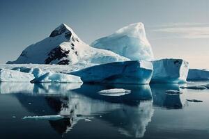 icebergs flotante en el agua con oscuro nubes foto