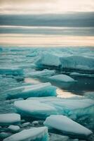 icebergs flotante en el Oceano con un nublado cielo foto