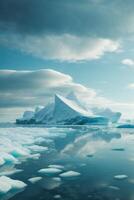 icebergs flotante en el agua con un nublado cielo foto