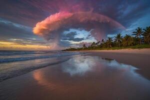 un arco iris terminado el Oceano a noche foto