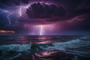 relámpago huelgas el Oceano en contra un púrpura cielo foto