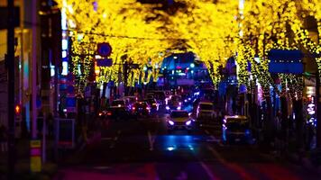 een nacht timelapse van de miniatuur verlichte straat in Shibuya focus verleggen video