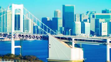 une laps de temps de pont Autoroute à le Urbain ville dans tokyo tiltshift panoramique video