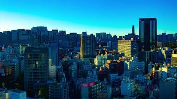 une laps de temps de paysage urbain à le Urbain ville dans tokyo moyen coup haute angle video