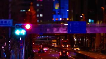 en natt Timelapse av de miniatyr- neon gata i shibuya tiltshift zoom video