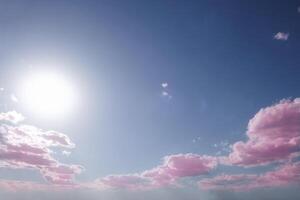 rosado sin límites extensión de el cielo con cúmulo nubes y rayos de el sol, momentos de Alba y atardecer, multa hora y malo clima foto