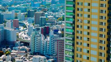 en Timelapse av motorväg på de urban stad i tokyo tiltshift zoom video