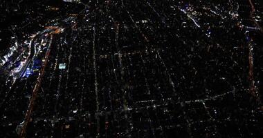 une aérien vue de nuit paysage urbain dans tokyo video