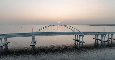 puente terminado mar aéreo panorámico video