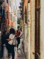 Roma, italia-abril 2, 2023.romantico Pareja besos en Roma foto