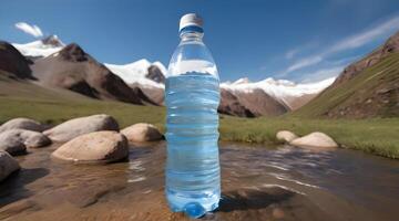 botella de agua en el montañas foto