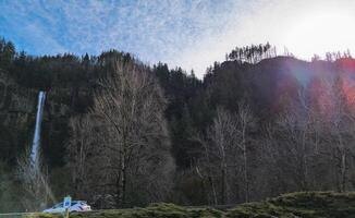 Columbia río garganta, Oregón, Estados Unidos - 24.02.2024 ver de el rugido multnomah caídas en un febrero día. foto