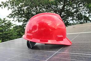 el plastico la seguridad casco aislado en panel surya antecedentes foto