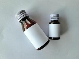 medicina botella marrón color con un blanco etiqueta para Bosquejo o presentación Bosquejo colección foto