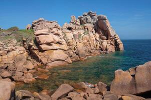 idílico costero paisaje terrestre llamado redil Delaware granito Rose, Bretaña, Francia foto