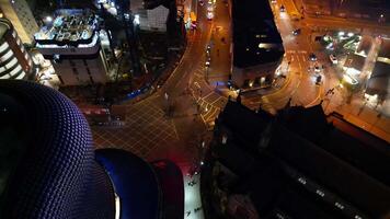 iluminado Birmingham central ciudad de Inglaterra Reino Unido a noche, marzo 30, 2024 video