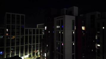 antenne visie van verlichte centraal Leicester stad van Engeland Verenigde koninkrijk. april 26e, 2024 video