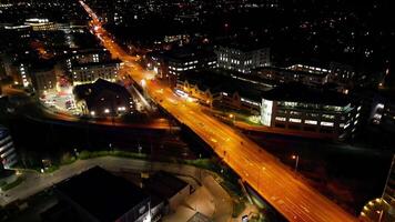 aéreo noche imágenes de iluminado central Cambridge ciudad de cambridgeshire, Inglaterra unido Reino. marzo 21, 2024 video