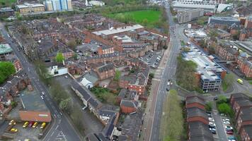 antenne visie van centraal Leicester stad van Engeland Verenigde koninkrijk gedurende bewolkt en winderig dag. april 8e, 2024 video