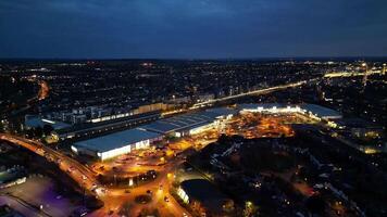 aereo notte Visualizza di illuminato storico Cambridge città centro di Cambridgeshire, Inghilterra unito regno. marzo 21, 2024 video