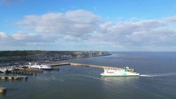haute angle vue de Douvres Port et océan, Angleterre génial grande-bretagne. avril 20e, 2024 video