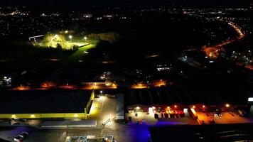 aéreo noite Visão do iluminado histórico Cambridge cidade Centro do cambridgeshire, Inglaterra Unidos reino. marcha 21, 2024 video