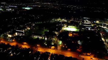 Antenne Nacht Aussicht von beleuchtet historisch Cambridge Stadt Center von Cambridgeshire, England vereinigt Königreich. März 21., 2024 video