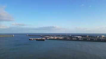 hoog hoek visie van Dover haven en oceaan, Engeland Super goed Brittannië. april 20e, 2024 video