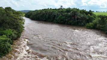 antenne beeld van de aporé rivier- video