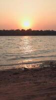 Natur beim Sonnenuntergang Hintergrund, Sommer- Hintergrund, Seelandschaft Aussicht Hintergrund video
