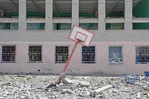 el ucranio colegio en el ciudad de Jarkov estaba bombardeado como un resultado de el conflicto Entre Ucrania y Rusia. foto