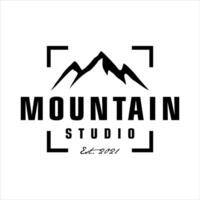 montaña estudio logo diseño modelo vector