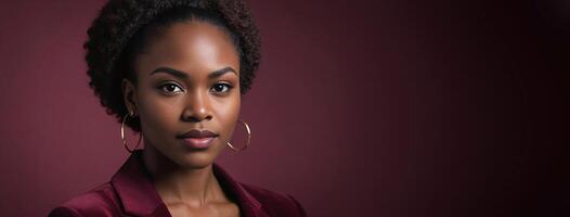 abogado africano americano 2025 mujer aislado en un rubí antecedentes con Copiar espacio. foto