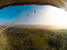 aéreo ver desde caliente aire globo lapso de tiempo hiperlapso durante amanecer foto