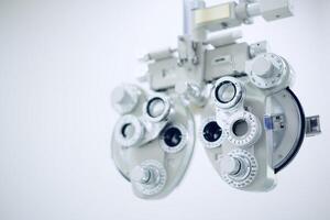 foróptero ojo prueba en hospital, ojo medición equipo para pacientes en hospitales foto