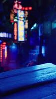 pequeno rua com néon restaurantes às noite video