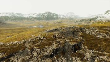 aérien vue de rocheux Montagne intervalle dans Pérou video