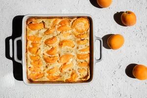 clafoutis con albaricoque y Fresco albaricoques foto