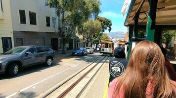 san Francisco Stati Uniti d'America 20.09.2022 ,il cavo auto sistema è un' manualmente operato sistema, un' turista attrazione di san Francesco, California, Stati Uniti d'America, il Visualizza attraverso il occhi di un' turista a partire dal un' trailer su il video