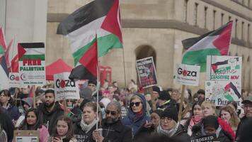 Manchester, UK, marzo 23, 2024 - dimostrazione onore il bambini di gaza a st. di Pietro piazza video