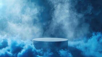 azul antecedentes con un producto podio rodeado por azul nubes fumar, niebla, vapor antecedentes foto