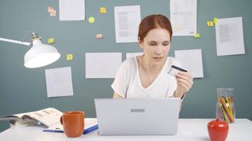 Woman shopping from laptop. video