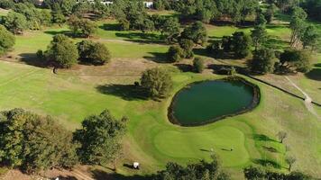 vôo sobre golfe curso video