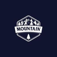 logo de aventura de montaña vector