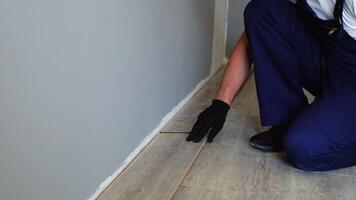 Worker install the laminate floor video