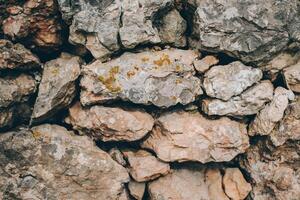 antiguo Roca pared. Roca textura o antecedentes. foto