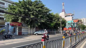 Vietnam ho chi minh stad 02.05.2024 straat mensen van onherkenbaarheid in maskers leven in de stad van Saigon in Vietnam de hoofdstad van de voormalig video