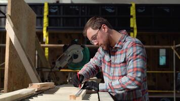 Building contractor worker using hand held worm drive circular saw to cut boards on a new home constructiion project video