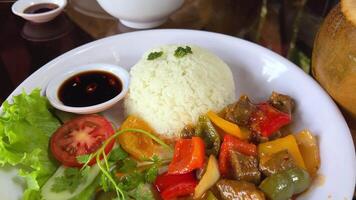 Tomato lettuce leaf Thai cuisine sweet and sour sauce vegetables Rice Coconut soy sauce video